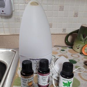 Essential Oil Diffuser with 3 NEW essential oils